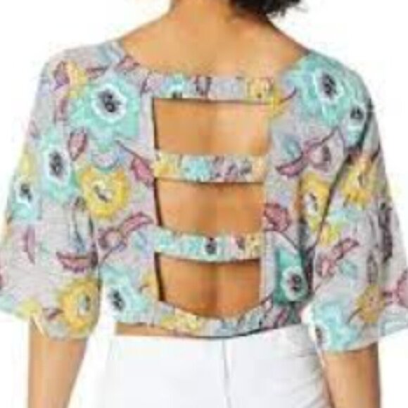 BCBGeneration Crop Top Short Sleeves Open Back Floral Print - Picture 7 of 7